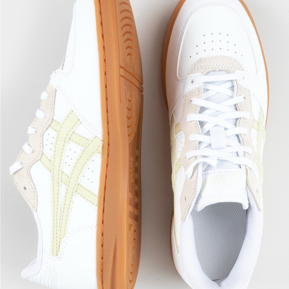 ASICS W SKYHAND OG SNEAKER -White and Tan Brand New